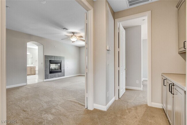 Building Photo - 2411 Winter Cliffs St
