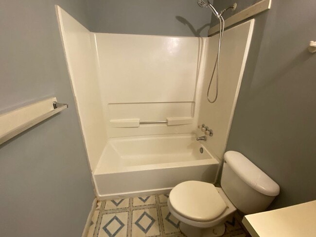 Building Photo - 123 Calvin Court Unit D