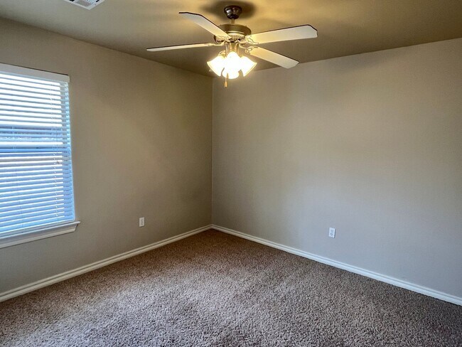 Building Photo - Wonderful 4 bed, 2 bath 3 car in Falcon Ri...