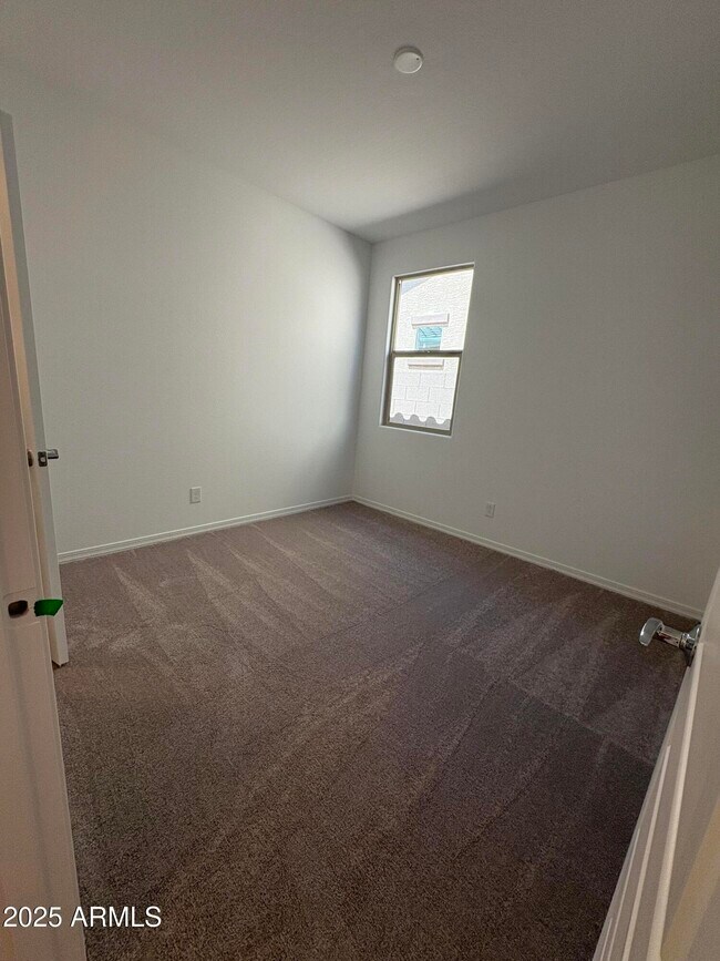 Building Photo - 16799 W Hope Dr