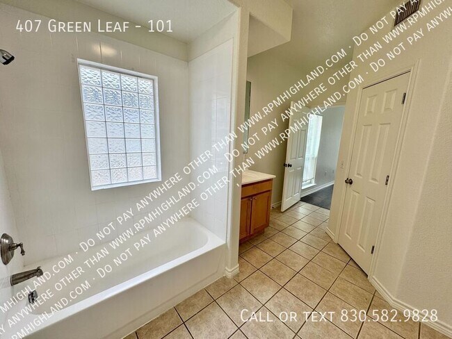 Building Photo - 407 Green Leaf
