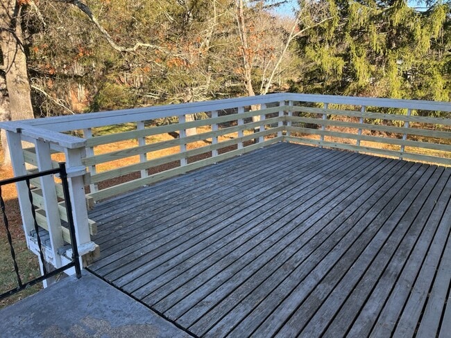 Building Photo - 37 Mary's Ln