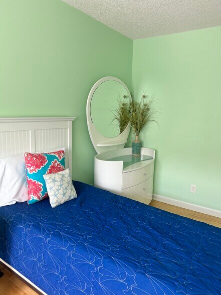 Building Photo - 415 28th Ave N