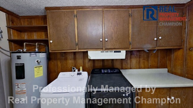 Building Photo - Charming 3 BD/2 BA Home Just 2 Miles from Camp Lejeune Main Gate