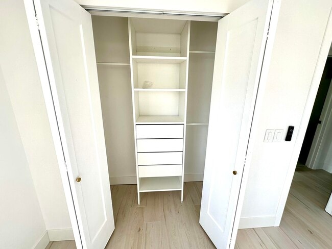 Building Photo - 121 Sheffield F