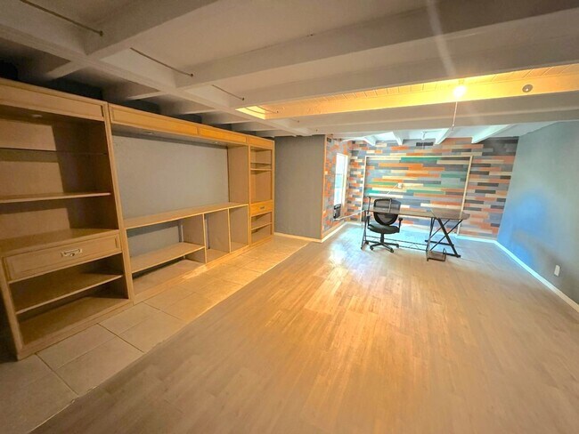 Building Photo - Spacious 2-Bed/2-Bath + Bonus Room Home fo...