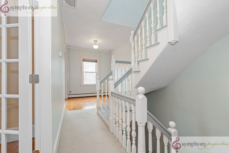 Building Photo - 162 Fuller St