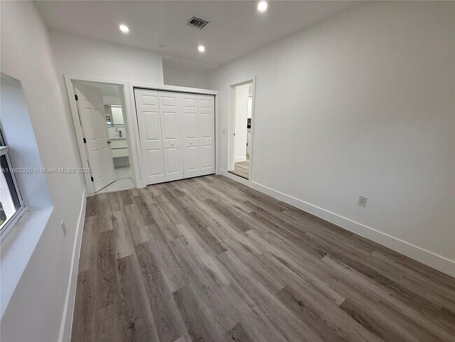 Building Photo - 6391 SW 39th St