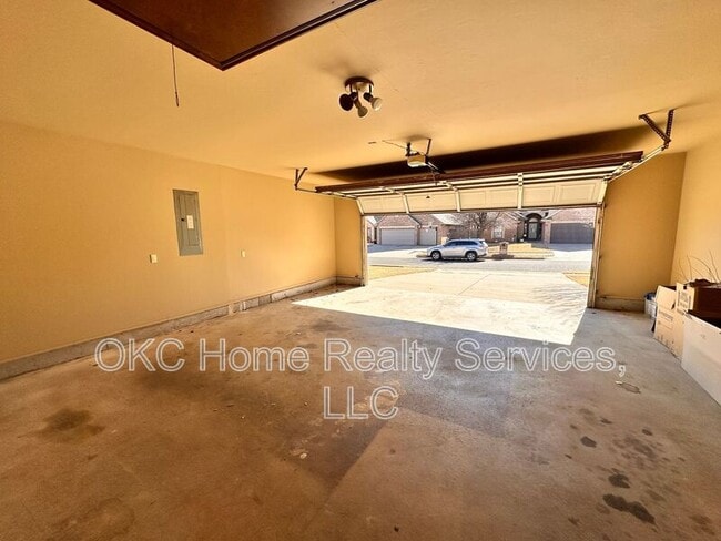 Building Photo - 13201 SW 2nd Terrace