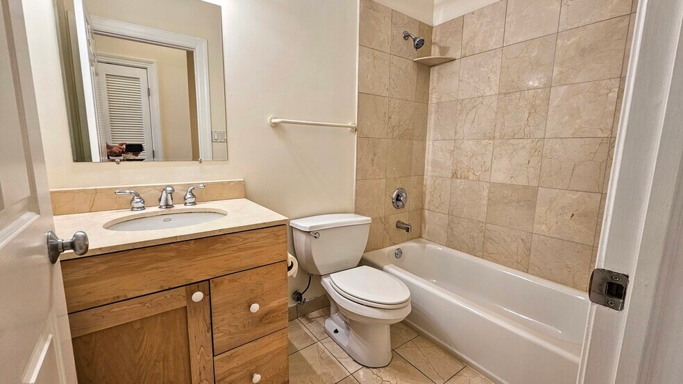Building Photo - 509 N Hartland Ct