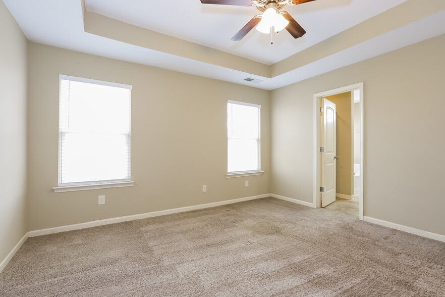 Building Photo - 496 Hill Crest Cir