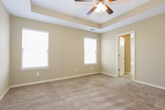 Building Photo - 496 Hill Crest Cir