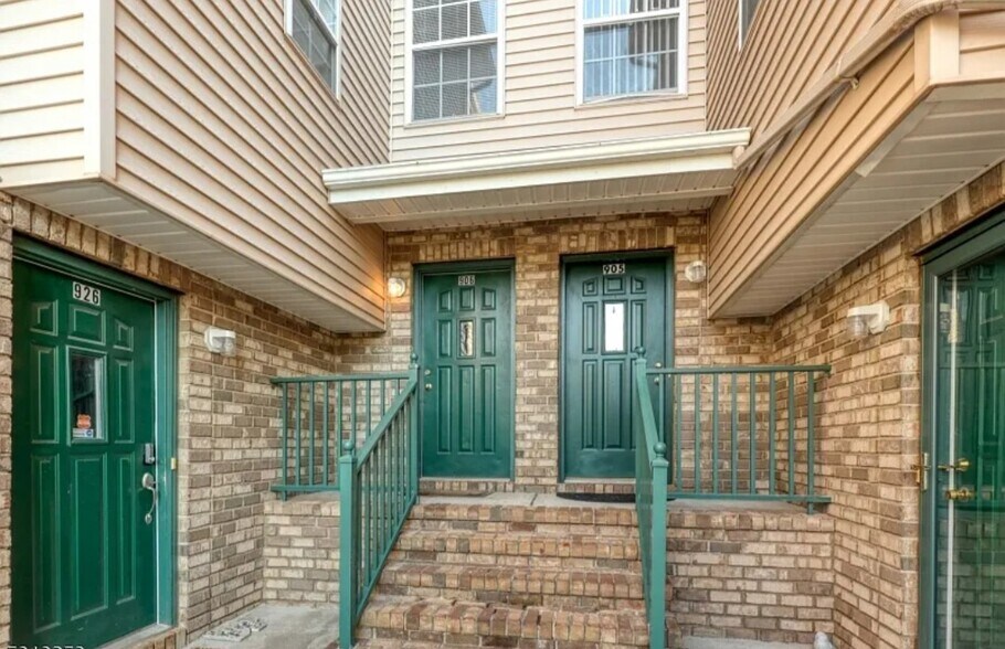 Building Photo - 906 Rhoads Dr