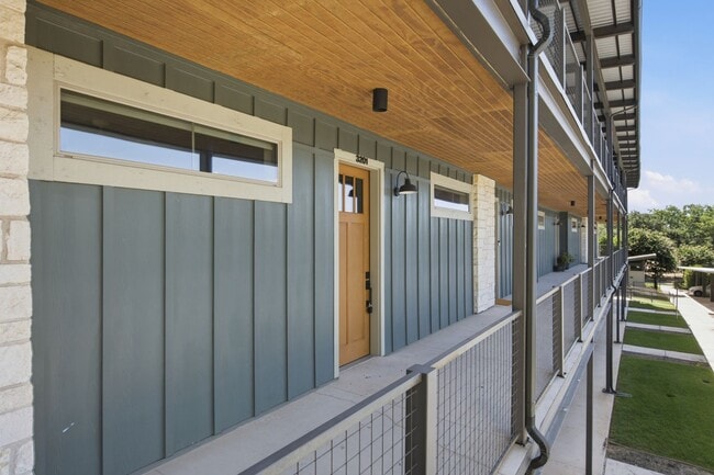 Building Photo - Beautiful 2 bedroom, 2 bathroom home in Gated Sunset Valley Community!!!