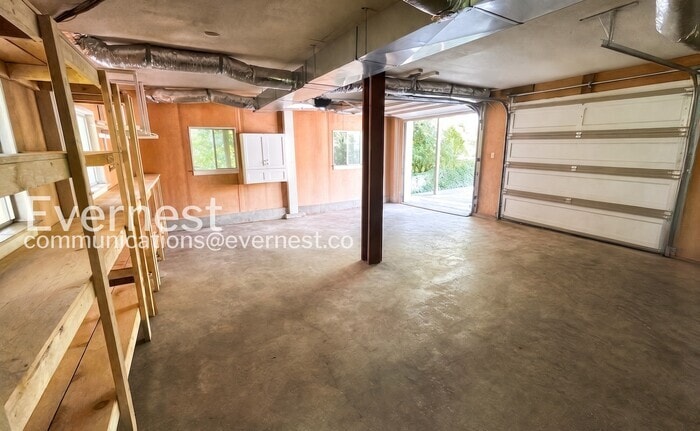 Building Photo - 826 Claremont Ct