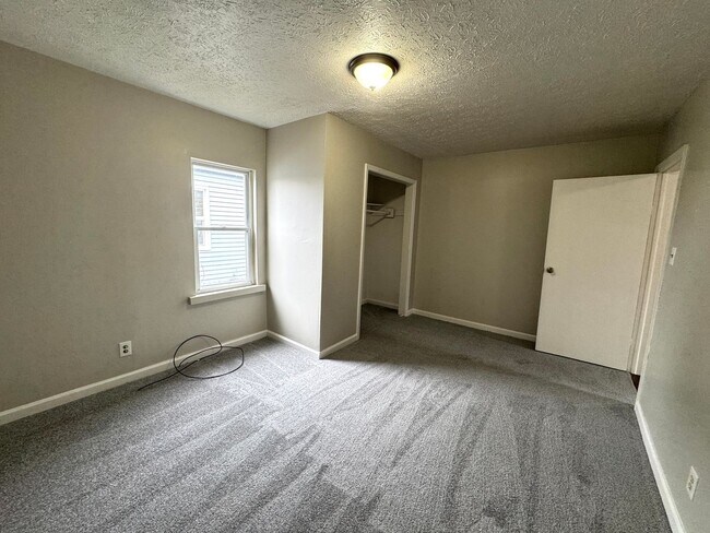 Building Photo - Near Eastside 3 Bedroom 1 Bath