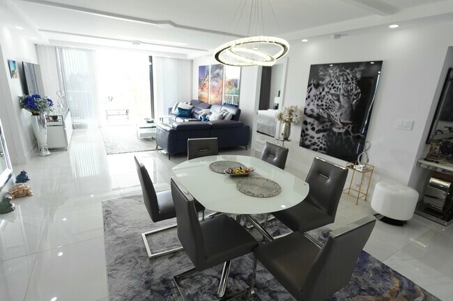 Building Photo - 2860 S Ocean Blvd