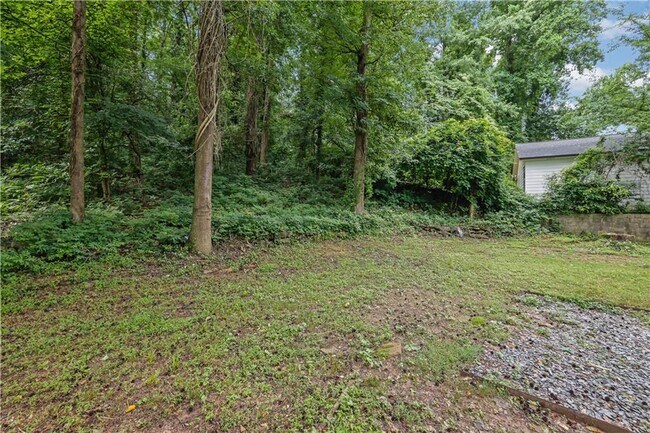 Building Photo - 2222 Beecher Cir SW