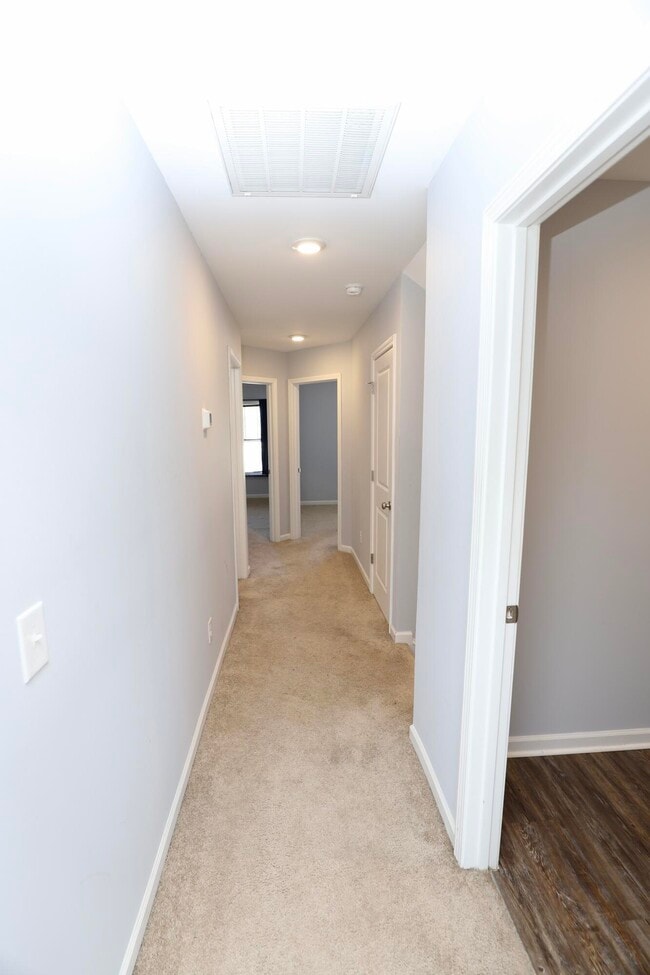 Building Photo - 1009 Providence Plantation Dr