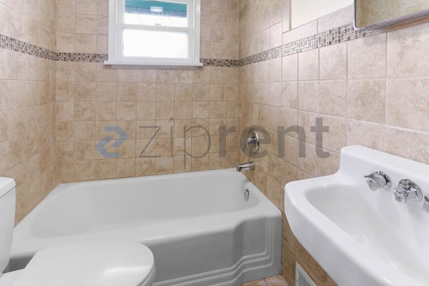 Building Photo - 1920 S Bayview St