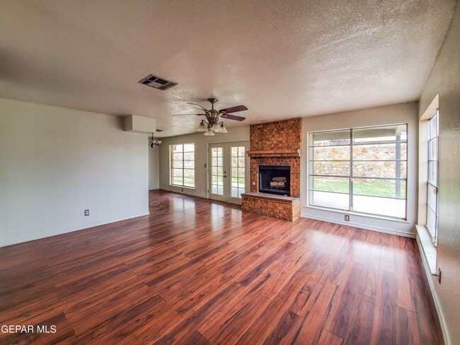 Building Photo - 1120 Shawnee Ln