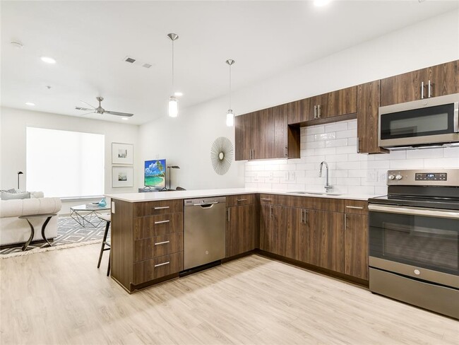 Building Photo - 4811 Woodrow Ave