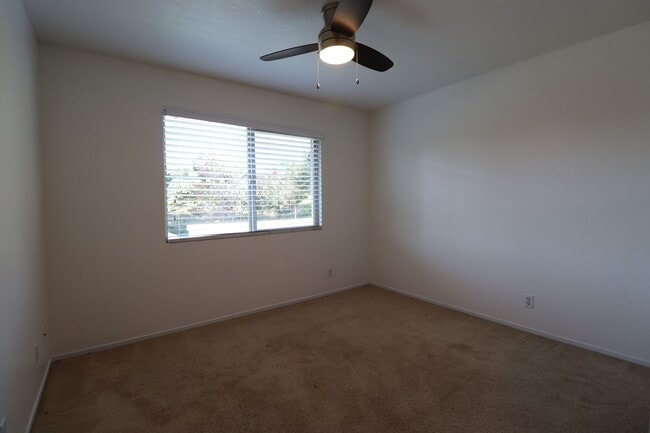 Building Photo - Rice Ranch Condo