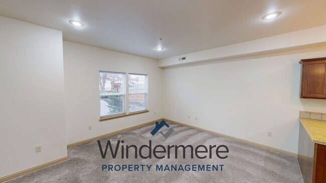 Building Photo - coll1100