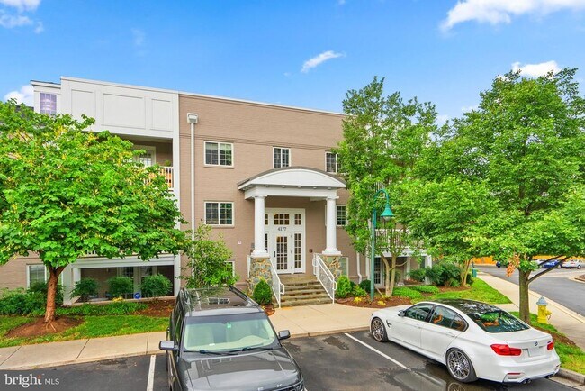 Building Photo - 4177 S Four Mile Run Dr