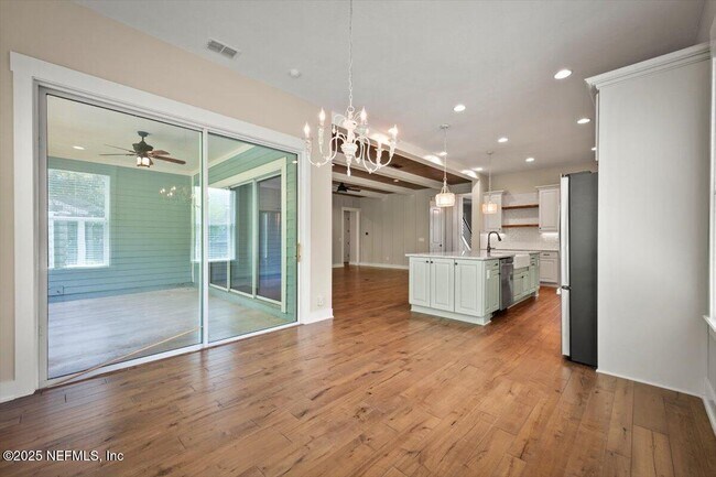 Building Photo - 305 Seahill Dr