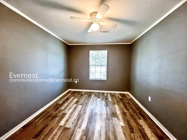 Building Photo - 40 Hiland Pl