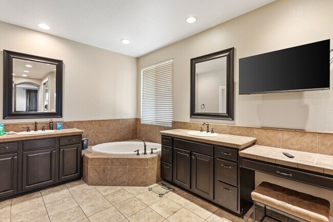 Building Photo - Beautiful Rocklin Home with a Pool!