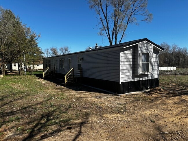 Building Photo - 15817 Lincoln St