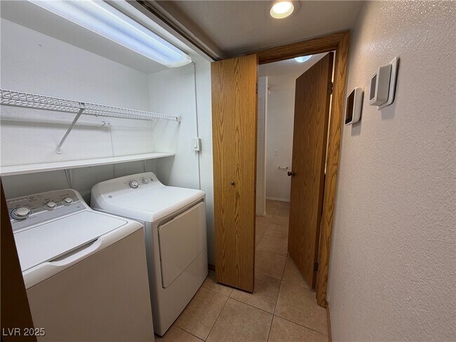 Building Photo - 516 Inness Ave