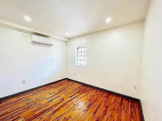 Building Photo - "Charming 2-Bedroom Oasis with Full Bath on Fountain Avenue, Brooklyn!"