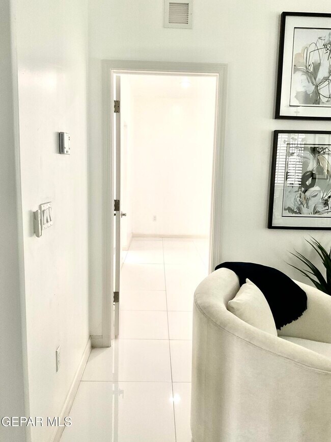 Building Photo - 8919 Eclipse St