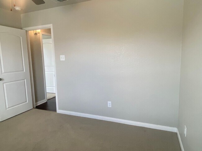 Building Photo - 4 BEDROOM CORNER LOT