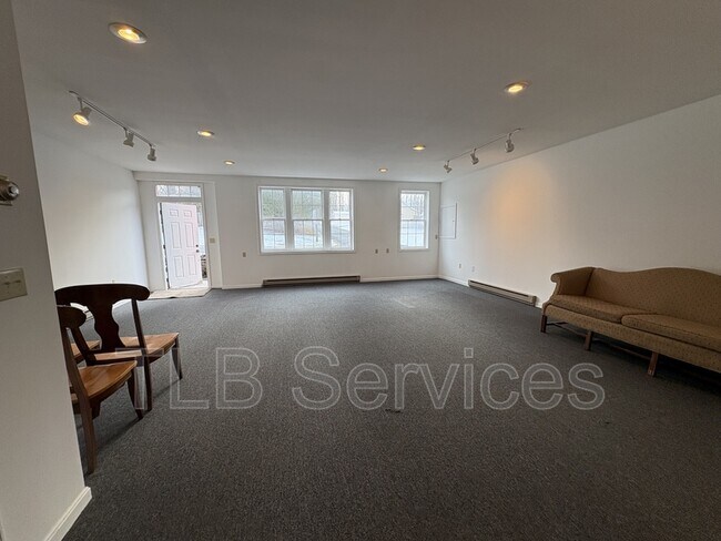 Building Photo - 15927 PA-407