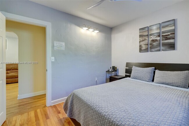 Building Photo - 1637 Cleveland St