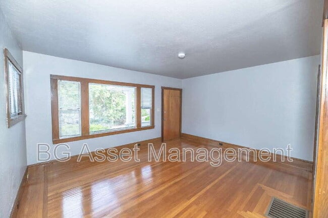 Building Photo - 3940 Whittle Ave