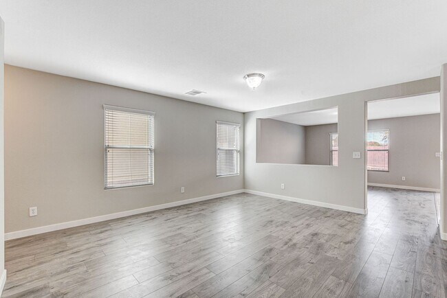 Building Photo - Spacious 3 bedroom home with large yard in...