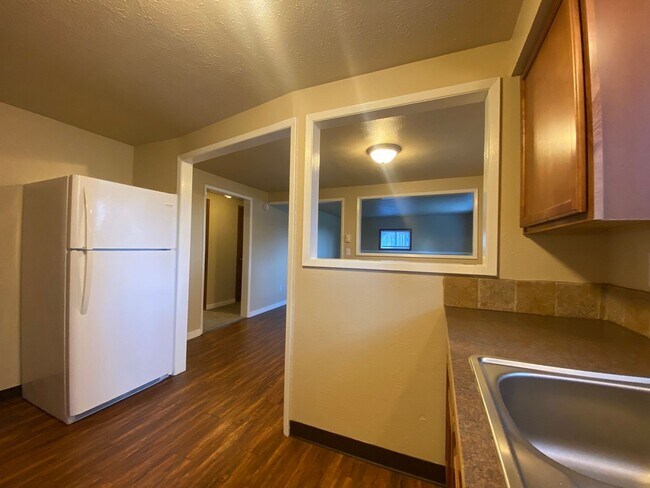Building Photo - Move-in Special-One month free rent.  Grea...