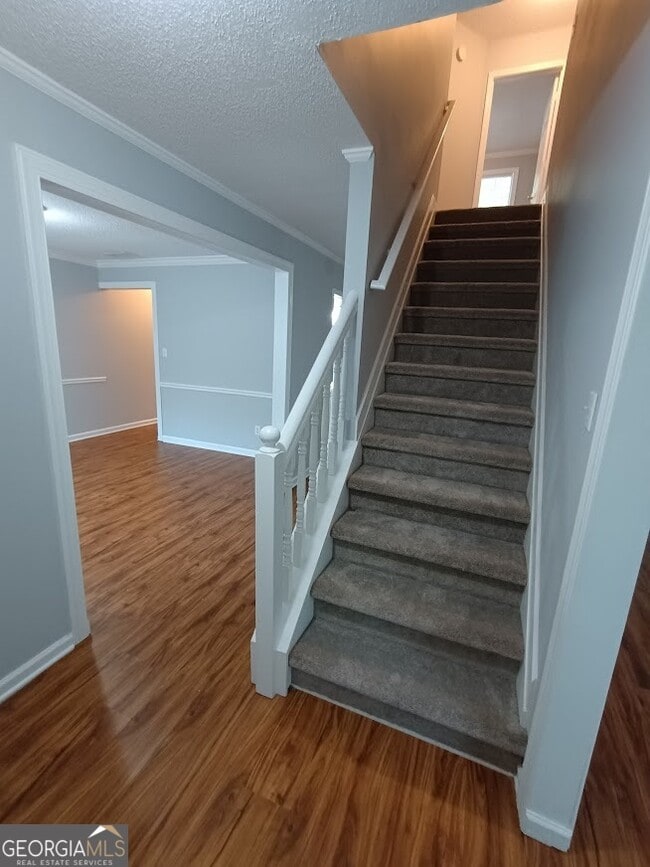 Building Photo - 7355 Drake Ave