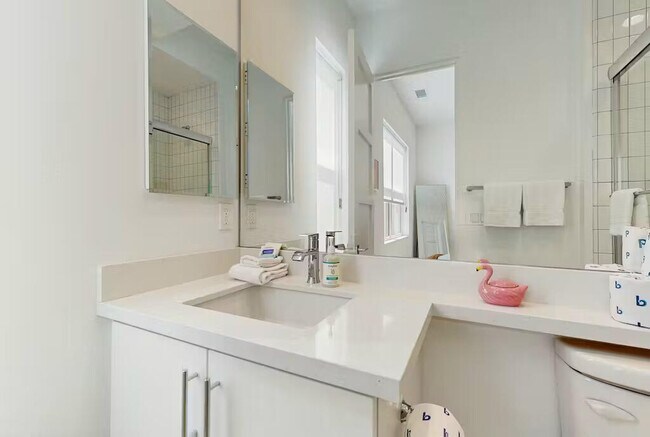 Building Photo - 3534 Ambassador Dr