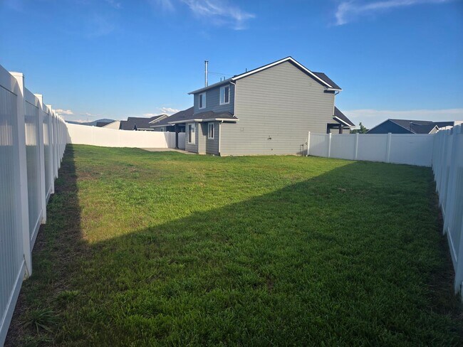 Building Photo - Modern 3-Bedroom Home in Pradera – Post Fa...