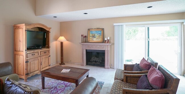 Building Photo - Beautifully Furnished Condo with Mountain ...