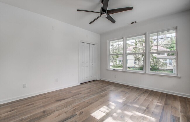 Building Photo - Elegant Midtown Memphis Single-Family Home...