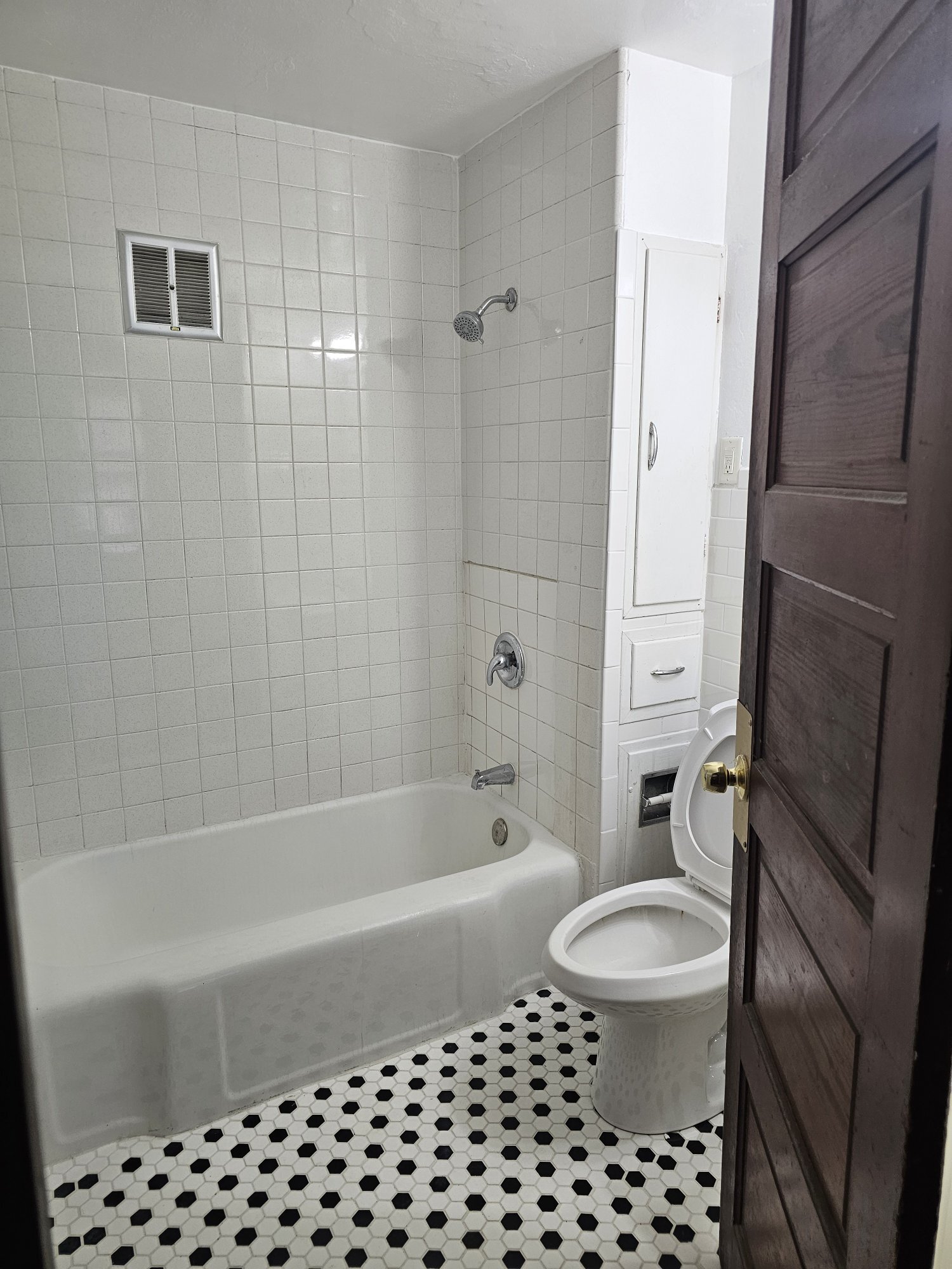 bathroom - 127 N Franklin St