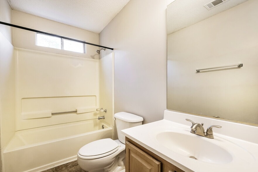 Building Photo - 3345 Springside Trce