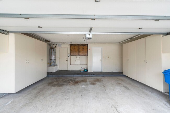 Building Photo - Beautiful Redondo Beach Condominium Rental!